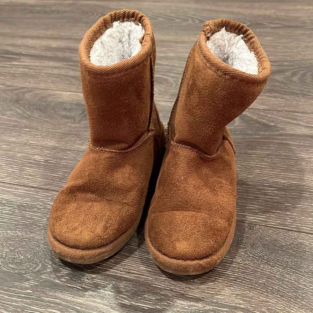 Girls Dawgs Boots Size 6